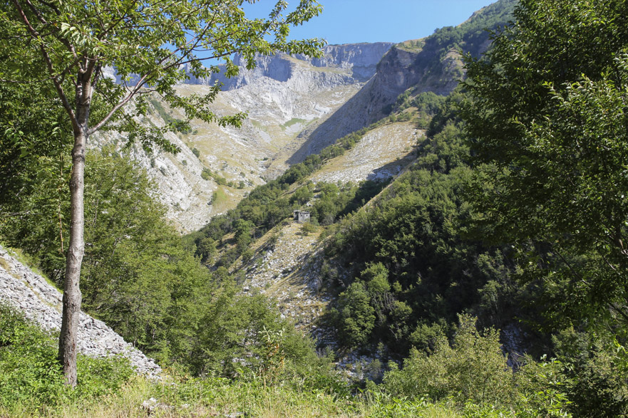 Castelnuovo – Marina di Pietrasanta: Marmor und Meer
