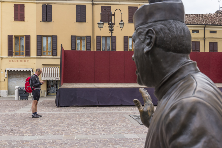 Elendslange Brücke über den Po