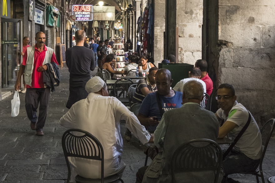 MSC Musica – die 300 Meter lange Kreuzfahrt läuft aus dem Hafen aus