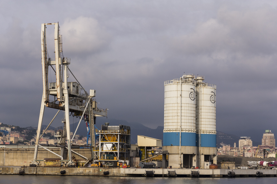 Blick von der Terrasse des Montallegro auf Genua