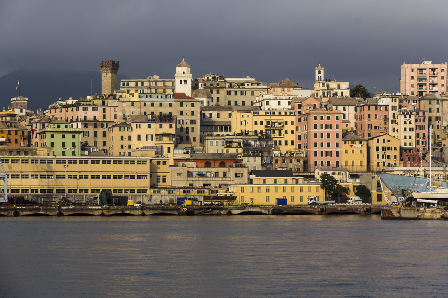Genueser Altstadt bei Nacht