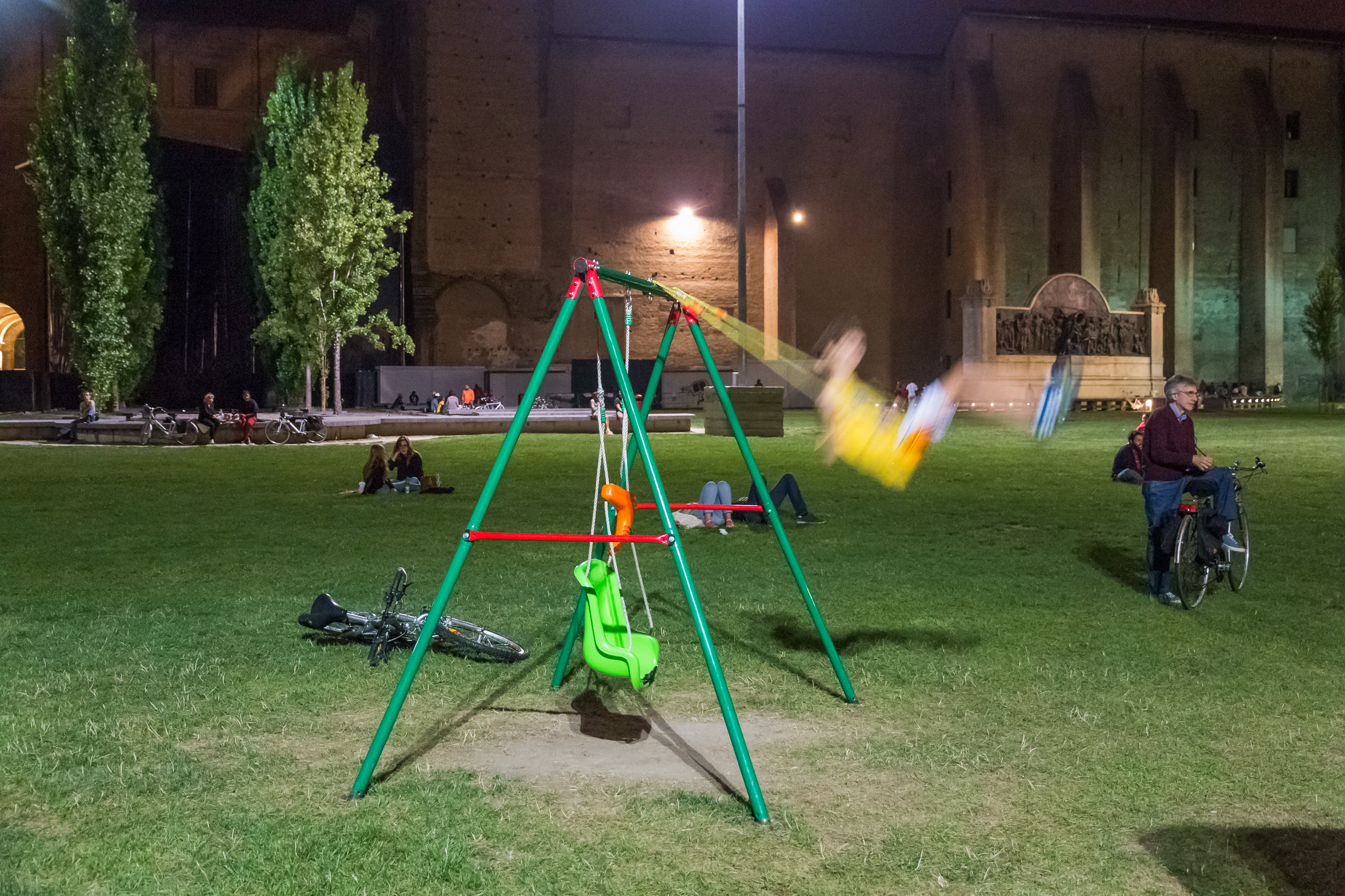 Abends vor dem Palazzo della Pilotta in Parma