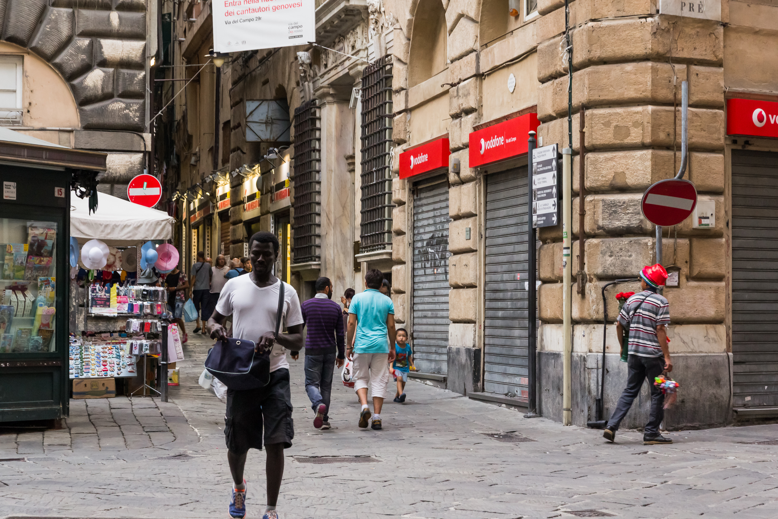 Straßenleben in der Via del Campo