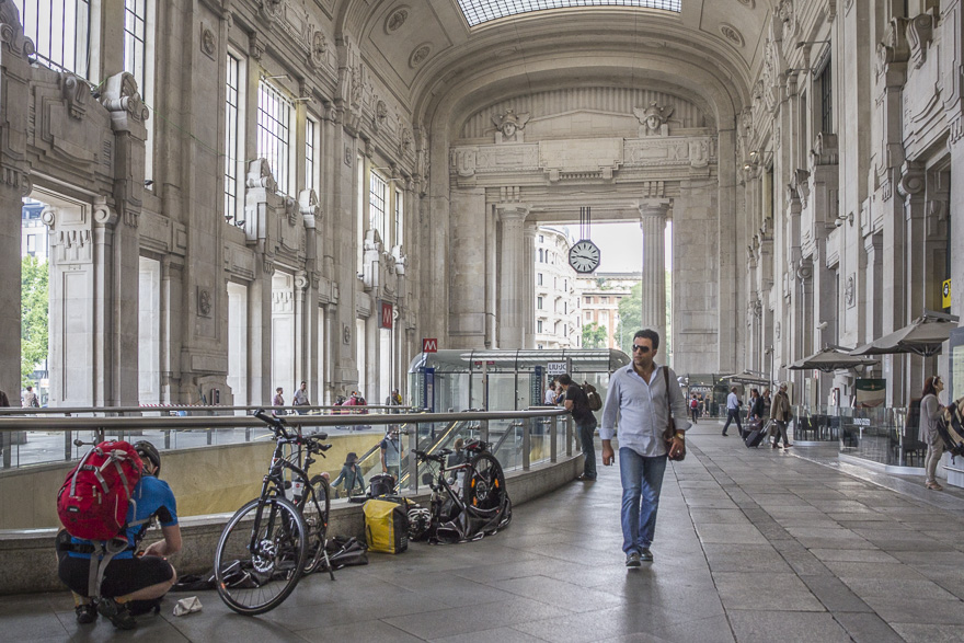 Ankunft in Milano Centrale – Räder zusammenbauen nach der Schlafwagennacht