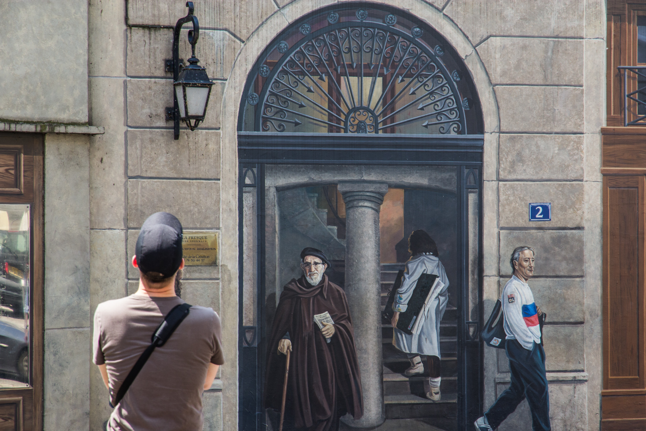 Vor der Fresque des Lyonnais – berühmte Trompe-l'œil-Malerei