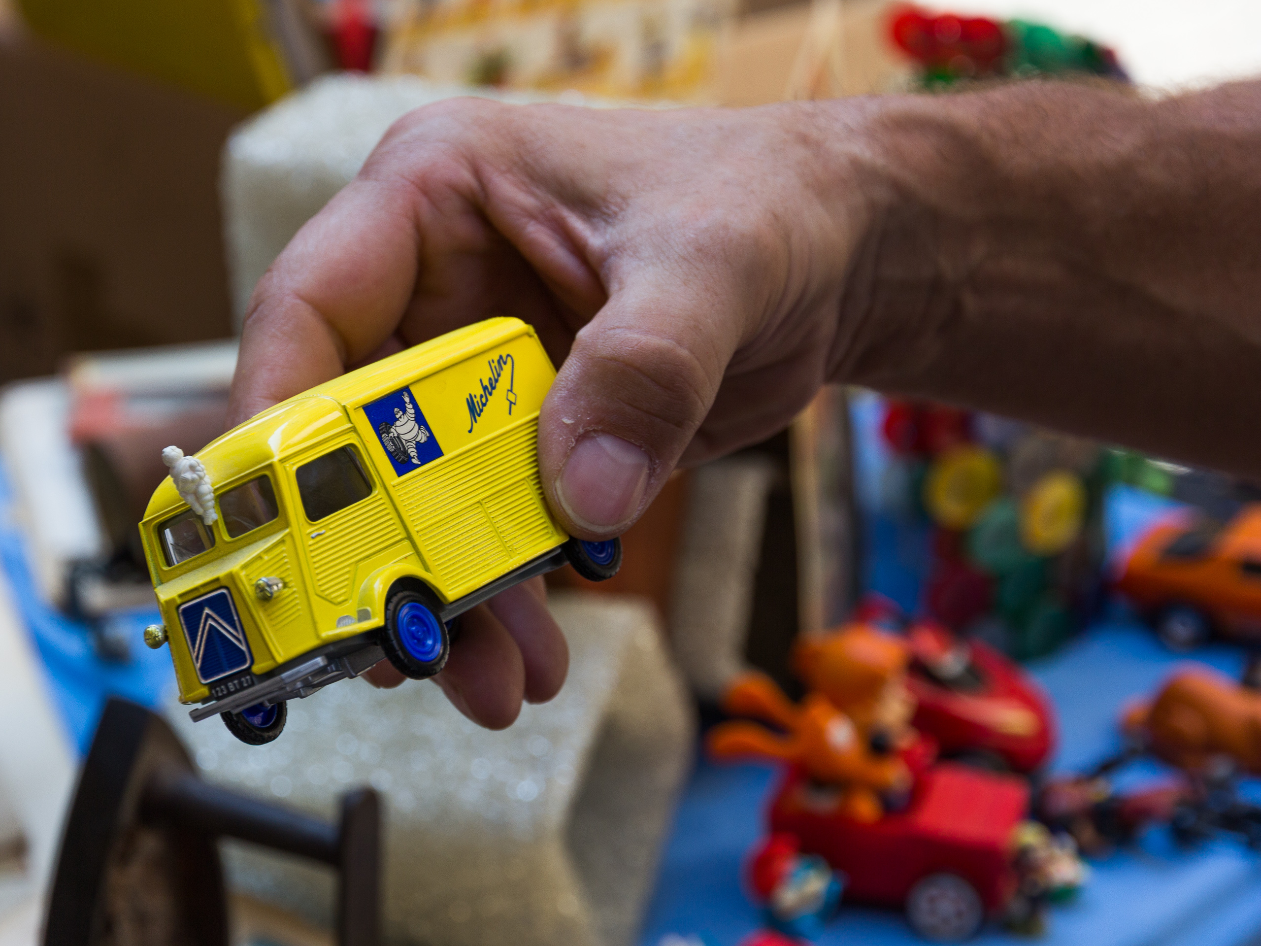 Ein Citroën-HY-Modellauto (Michelin) am Flohmarkt